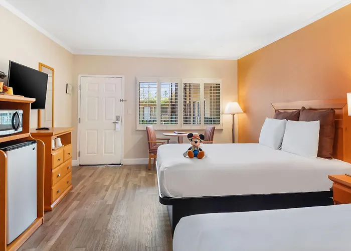 Anaheim Islander Inn And Suites Near Park And Convention Center